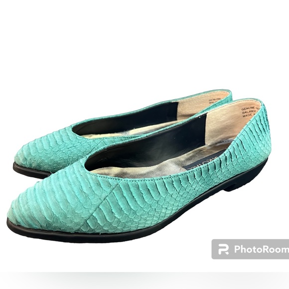 Vintage Prima Royale Teal Reptile Skin Flats Size 8.5 - Picture 1 of 11